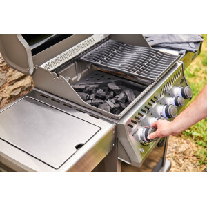 NAPOLEON Rogue PRO-S 425 Gasgrill, 3 Edelstahl-Hauptbrenner, Sizzle-Zone mit Edelstahlrost, Grillfläche Gussrost, Infrarot-Heckbrenner aus Edelstahl, Grillfläche 60 x 45cm, Gewicht: 68kg, inkl. Drehspieß, schwarz